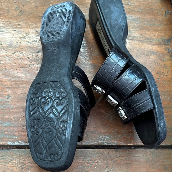 Brighton Women's Black Croc-Embossed Slide Sandals - Picture 3 of 5